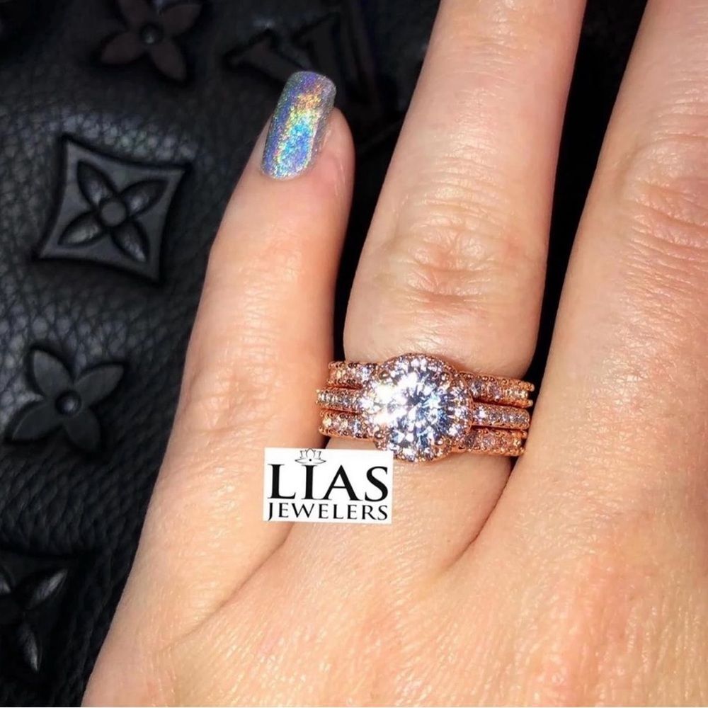 New 18k rose gold wedding ring set